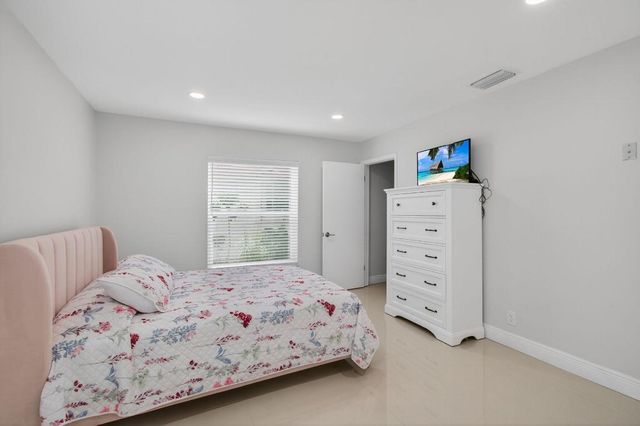 5735 Lakeview Mews Circle, Boynton Beach, FL 33437