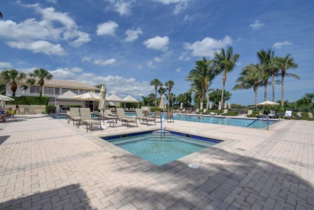 5735 Lakeview Mews Circle, Boynton Beach, FL 33437