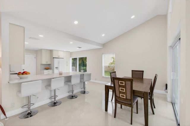 5735 Lakeview Mews Circle, Boynton Beach, FL 33437