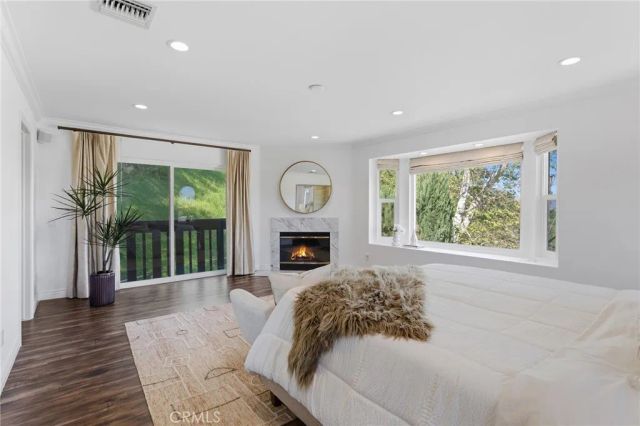 3831 Saint Johnswood Drive, Woodland Hills, CA 91364