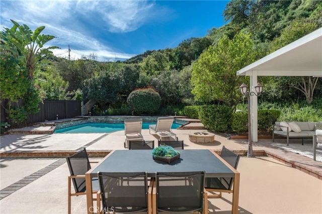 3831 Saint Johnswood Drive, Woodland Hills, CA 91364