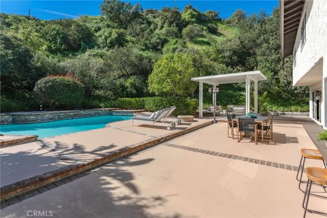 3831 Saint Johnswood Drive, Woodland Hills, CA 91364