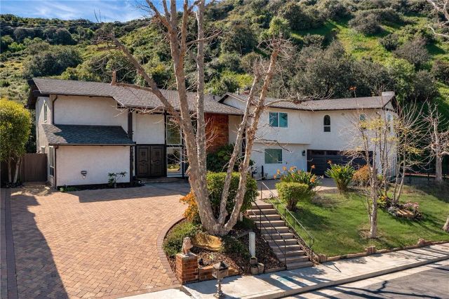 3831 Saint Johnswood Drive, Woodland Hills, CA 91364