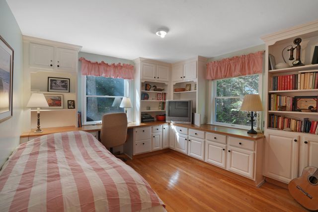 22 Old Lighthouse Road, Vineyard Haven, MA 02568