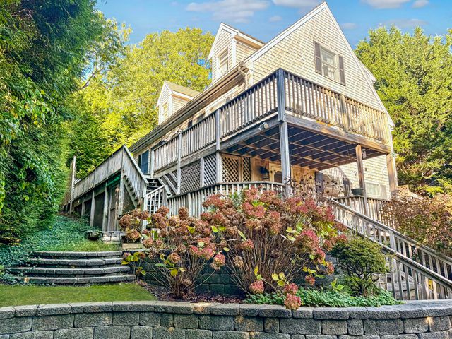 22 Old Lighthouse Road, Vineyard Haven, MA 02568