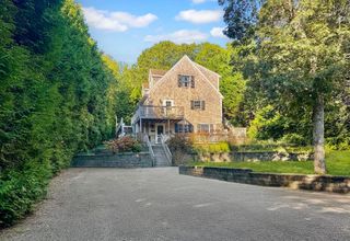 22 Old Lighthouse Road, Vineyard Haven, MA 02568
