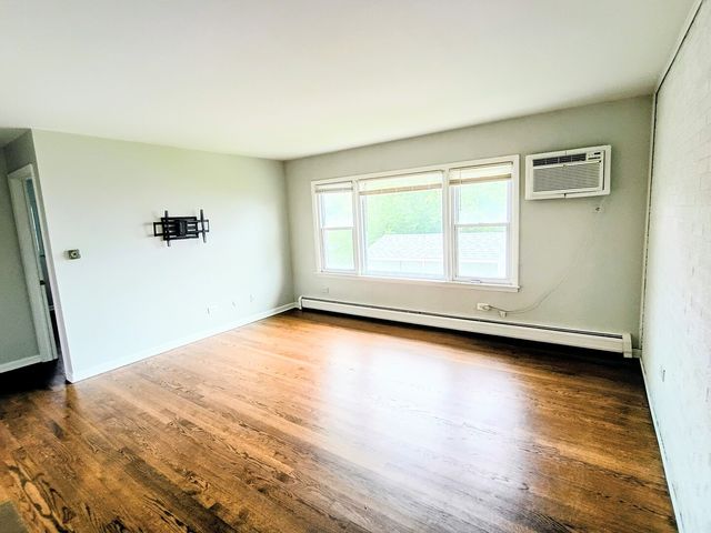 5811 Rose Avenue 6, Countryside, IL 60525