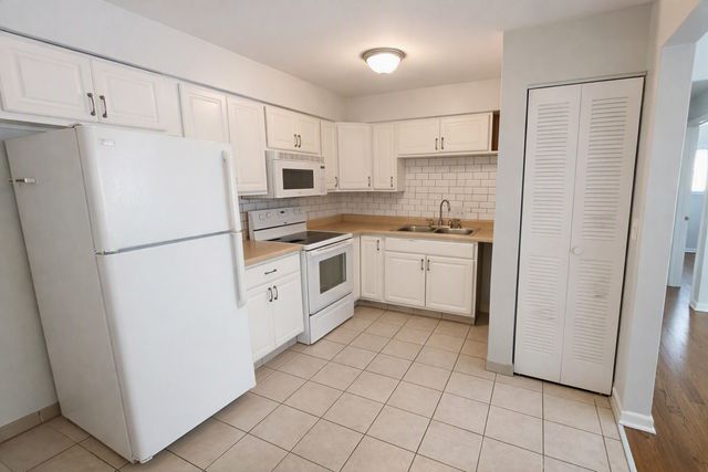 5811 Rose Avenue 6, Countryside, IL 60525