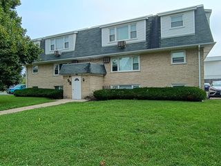 5811 Rose Avenue 6, Countryside, IL 60525