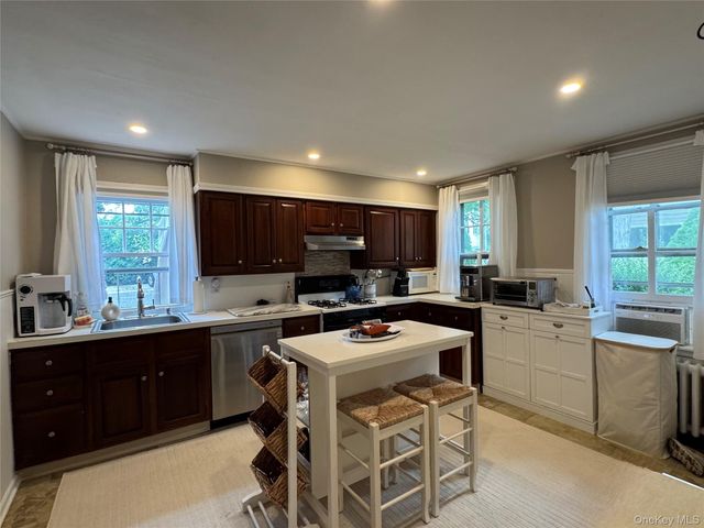 21 Mechanic Street, Huntington, NY 11743