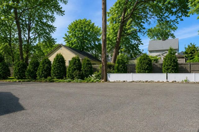 21 Mechanic Street, Huntington, NY 11743