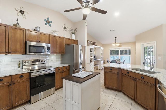 1021 W CHAMPLAIN LANE, Citrus Springs, FL 34434