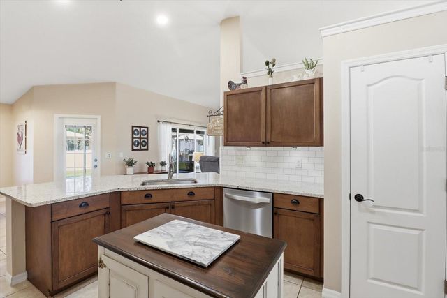 1021 W CHAMPLAIN LANE, Citrus Springs, FL 34434