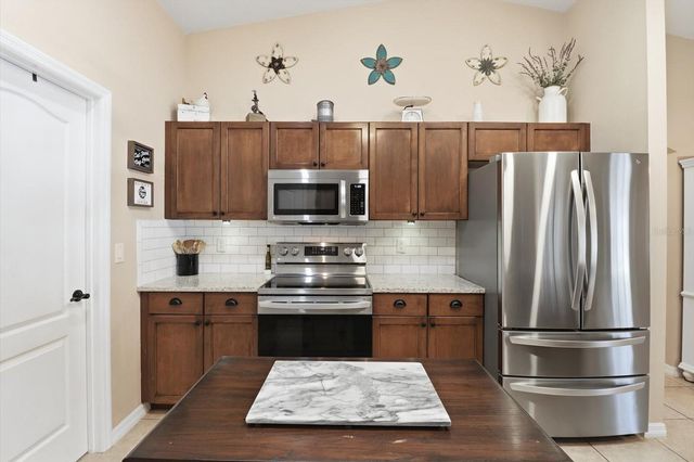 1021 W CHAMPLAIN LANE, Citrus Springs, FL 34434