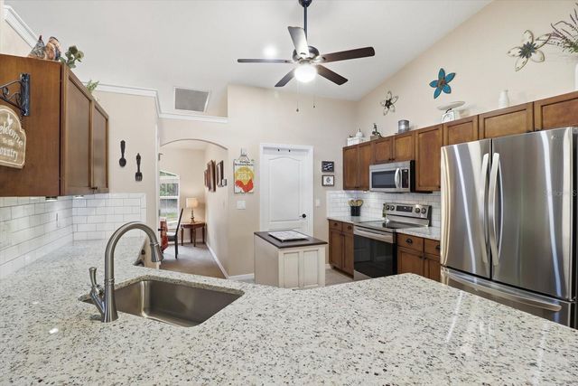 1021 W CHAMPLAIN LANE, Citrus Springs, FL 34434