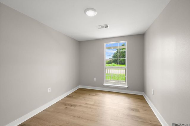 358 Kentucky Ave, Port Allen, LA 70767