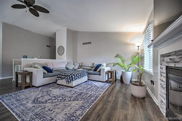 4250 White Oak Trail, Commerce Twp, MI 48382