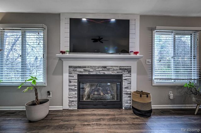 4250 White Oak Trail, Commerce Twp, MI 48382