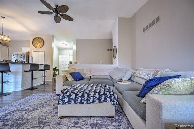 4250 White Oak Trail, Commerce Twp, MI 48382