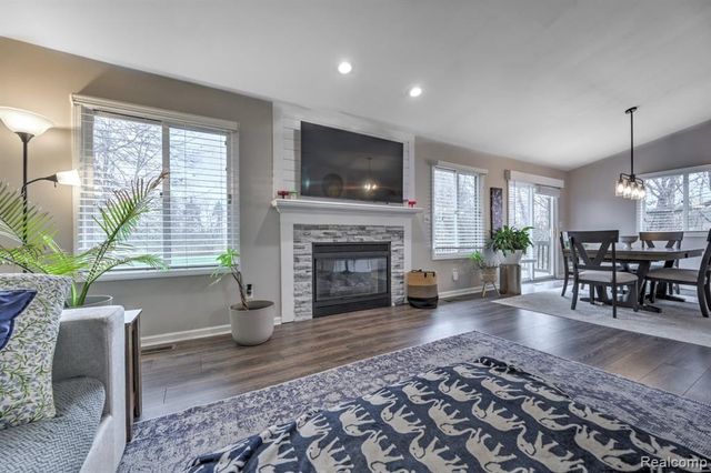 4250 White Oak Trail, Commerce Twp, MI 48382