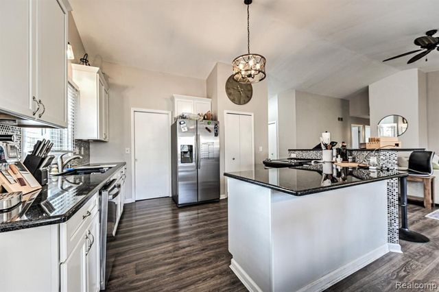 4250 White Oak Trail, Commerce Twp, MI 48382