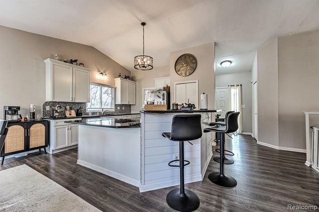 4250 White Oak Trail, Commerce Twp, MI 48382