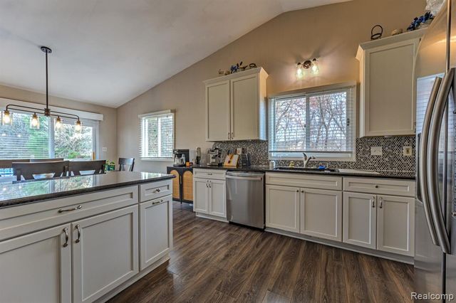 4250 White Oak Trail, Commerce Twp, MI 48382