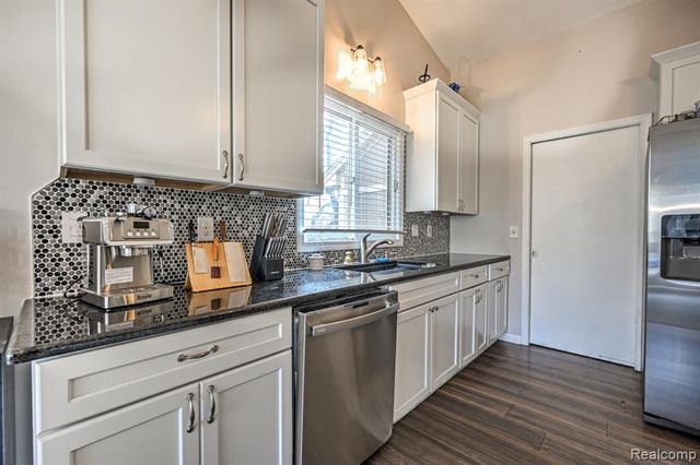 4250 White Oak Trail, Commerce Twp, MI 48382