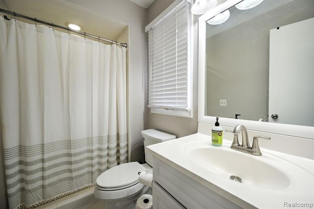 4250 White Oak Trail, Commerce Twp, MI 48382