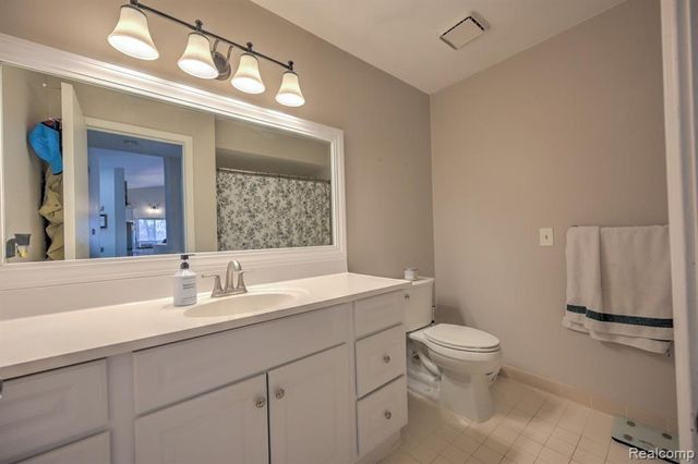 4250 White Oak Trail, Commerce Twp, MI 48382