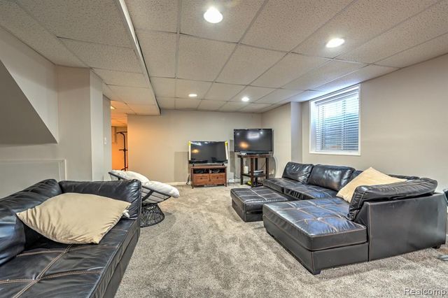 4250 White Oak Trail, Commerce Twp, MI 48382