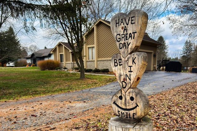 4250 White Oak Trail, Commerce Twp, MI 48382