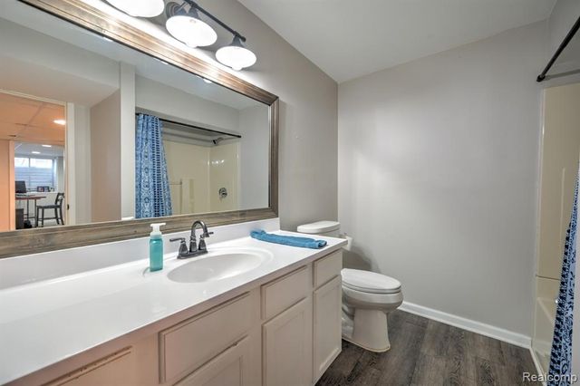 4250 White Oak Trail, Commerce Twp, MI 48382