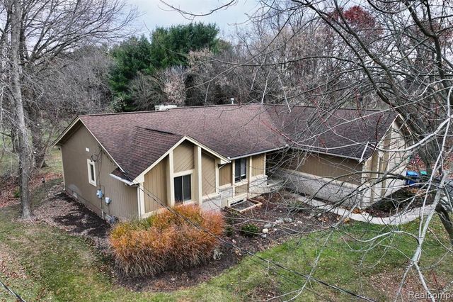 4250 White Oak Trail, Commerce Twp, MI 48382