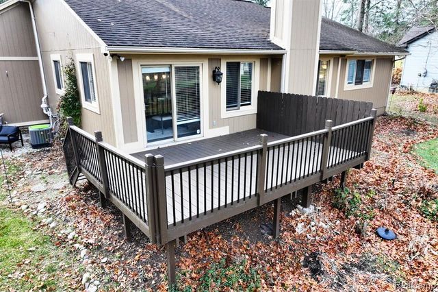 4250 White Oak Trail, Commerce Twp, MI 48382