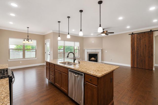 4318 E Kentbrook Drive, Springfield, MO 65802