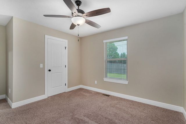 4318 E Kentbrook Drive, Springfield, MO 65802