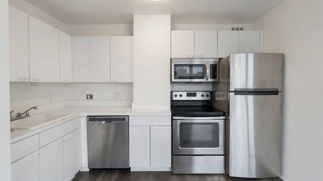 2400 N Lakeview Avenue 614-15, Chicago, IL 60614