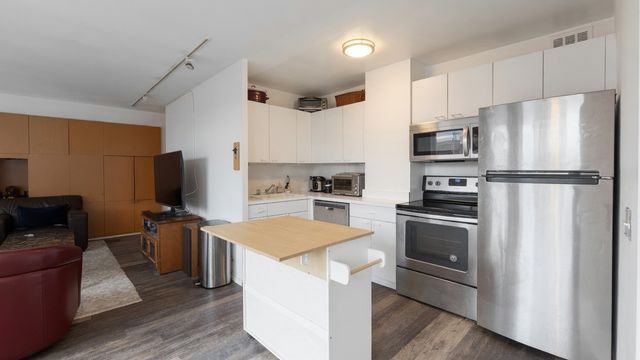 2400 N Lakeview Avenue 614-15, Chicago, IL 60614