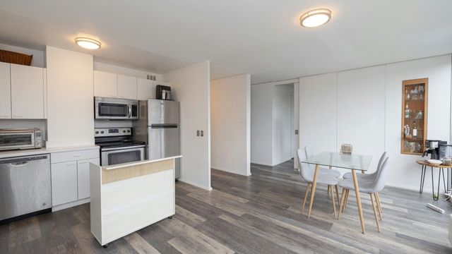 2400 N Lakeview Avenue 614-15, Chicago, IL 60614