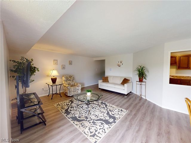 9510 Cove Drive C 11, North Royalton, OH 44133