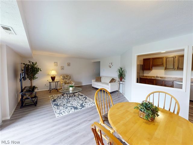 9510 Cove Drive C 11, North Royalton, OH 44133