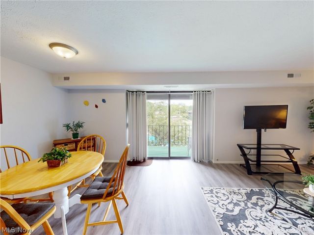 9510 Cove Drive C 11, North Royalton, OH 44133
