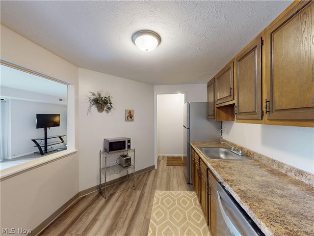 9510 Cove Drive C 11, North Royalton, OH 44133