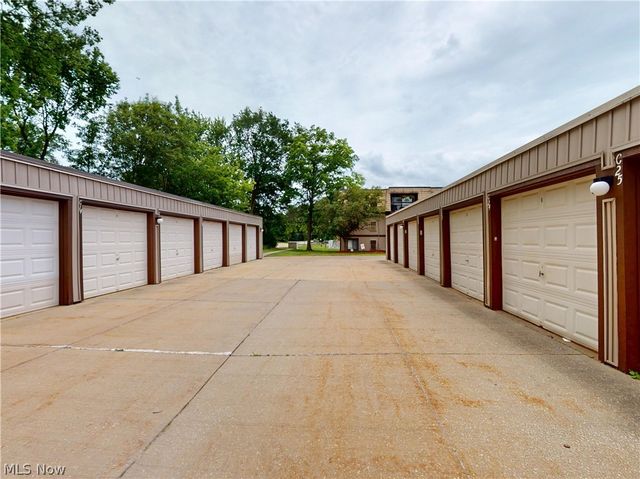 9510 Cove Drive C 11, North Royalton, OH 44133