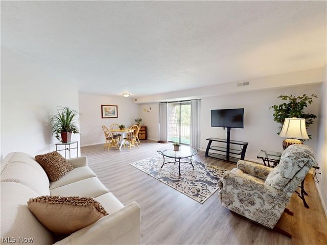 9510 Cove Drive C 11, North Royalton, OH 44133