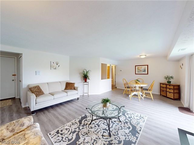 9510 Cove Drive C 11, North Royalton, OH 44133