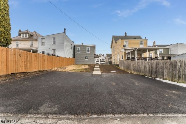 52 Lewis St, Phillipsburg Town, NJ 08865