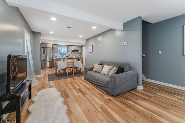 52 Lewis St, Phillipsburg Town, NJ 08865