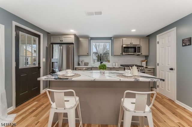 52 Lewis St, Phillipsburg Town, NJ 08865